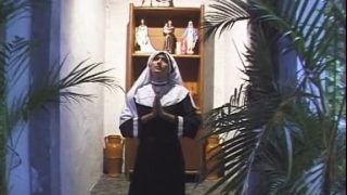 Olgun Rahibe sikiş Yapıyor
